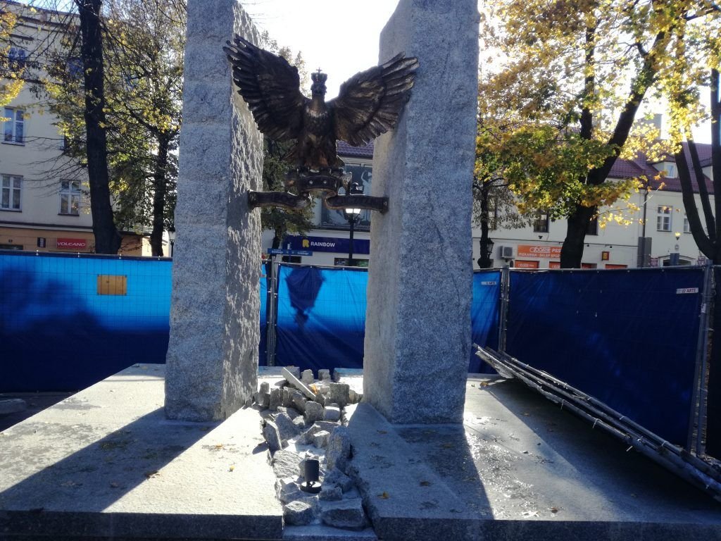 Pomnik Niepodległości w Oświęcimiu ma nowego orła