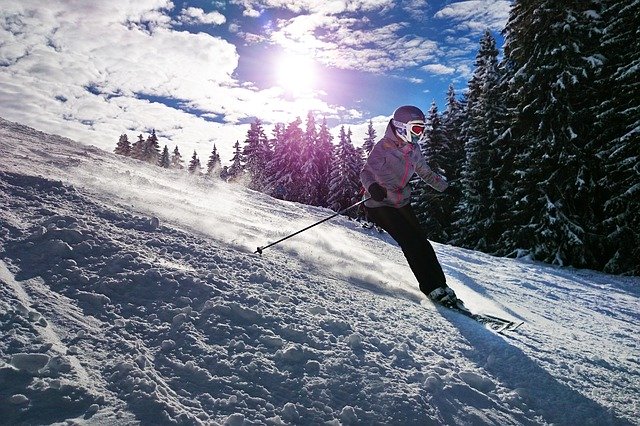 Wybierasz się zimą na narty? Wykup odpowiednie ubezpieczenie