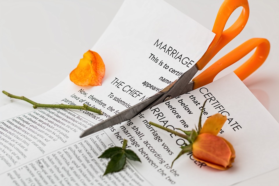 Dlaczego warto skorzystać z pomocy adwokata przy rozwodzie?
