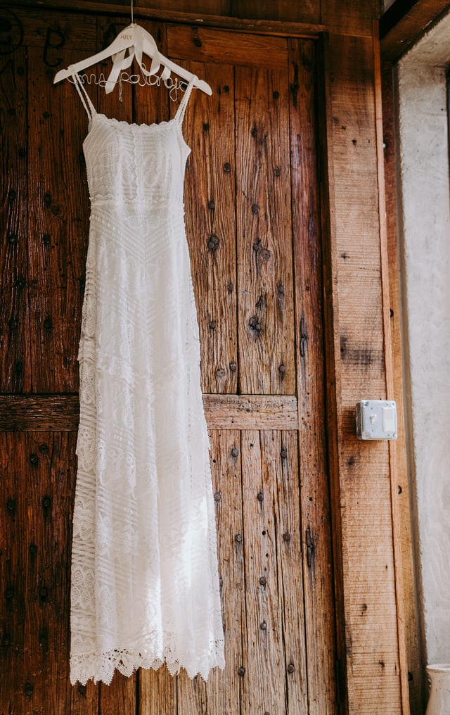 Dwa dni wesela – jak zadbać o suknię ślubną?