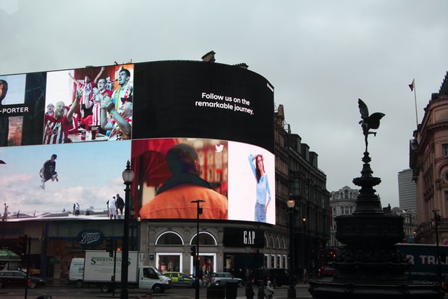 Kampanie reklamowe na ulicach miast – które najbardziej do nas przemawiają?
