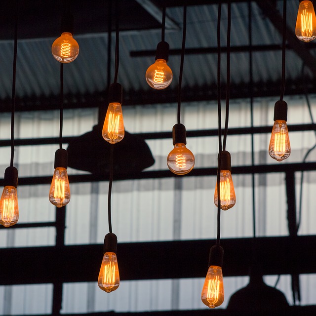 Świetlówka kontra żarówka LED – czym się różnią?